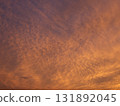 烏雲染成夕陽的顏色 131892045