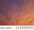 烏雲染成夕陽的顏色 131892050