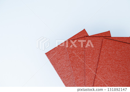 花札牌的背面呈扇形展開，背景為白色 131892147