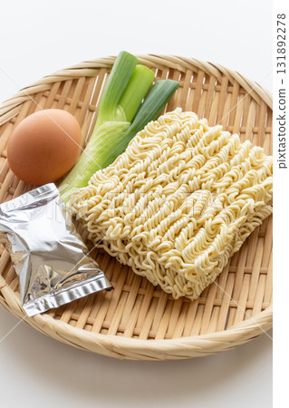 泡麵泡麵庫存照片 泡麵泡麵庫存照片 131892278