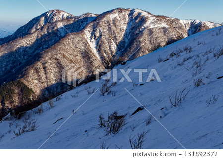 View of Mt. Hirugatake and Mt. Fudonomine from the summit of Mt. Tonotake in Tanzawa in early spring View of Mt. Hirugatake and Mt. Fudonomine from the summit of Mt. Tonotake in Tanzawa in early spring 131892372