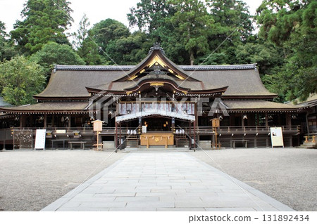 山邊道、大神神社正殿的風景 山邊道、大神神社正殿的風景 131892434