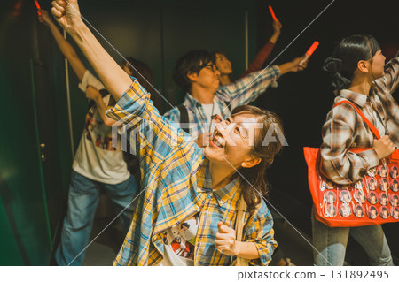 女生 女孩 女性 131892495