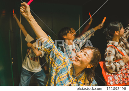 女生 女孩 女性 131892496