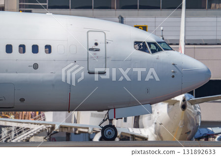 飛機駛向跑道 飛機駛向跑道 131892633