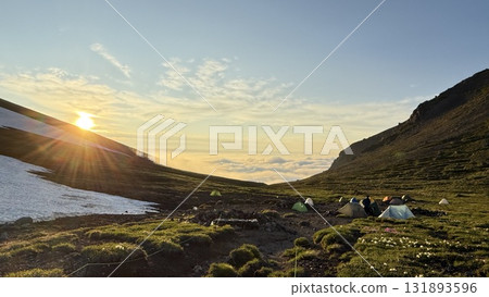 At the campsite, watching the sunset while looking at Mt. Asahidake... 131893596