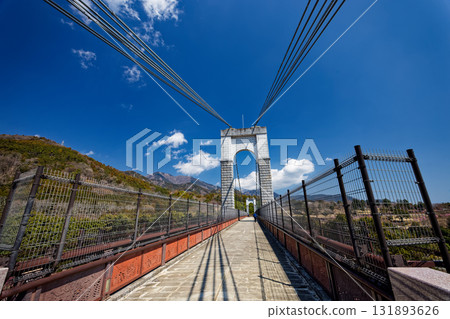 秦野戶川公園的風之吊橋和丹澤山脈 131893626