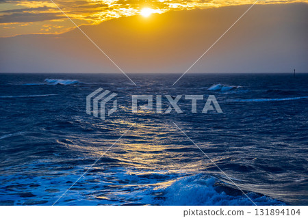 The tranquility and grandeur of the coastline in the golden afterglow The tranquility and grandeur of the coastline in the golden afterglow 131894104