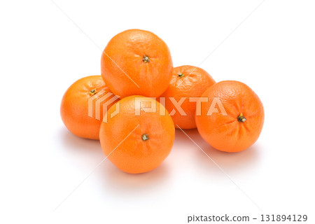 攝影棚拍攝美味多汁的橘子 131894129
