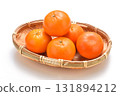 竹籮上的柑橘水果 131894212