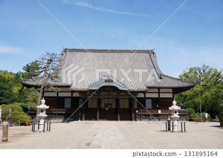 Kenchu-ji Temple - Kasuga lanterns and main hall in the temple grounds 131895164