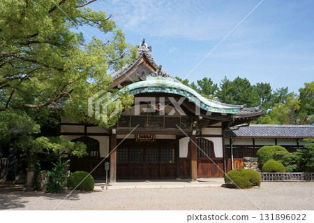 Kenchu-ji Temple: Reception hall surrounded by greenery 131896022
