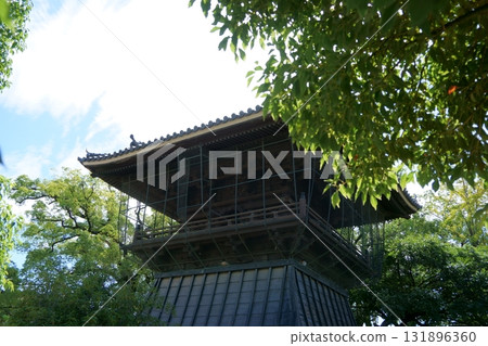 Kenchu-ji Temple: Bell tower surrounded by greenery 131896360