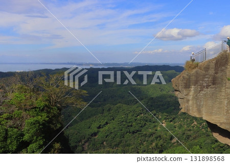 窺視地獄的岩石（千葉縣鋸南町鋸山日本寺） 131898568