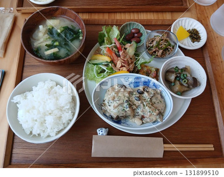 Hamburger steak lunch plate with mushrooms and cream stew Hamburger steak lunch plate with mushrooms and cream stew 131899510