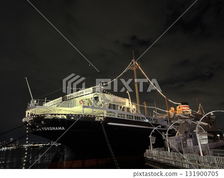 Ship (Hikawa Maru) seen from Yamashita Park 131900705