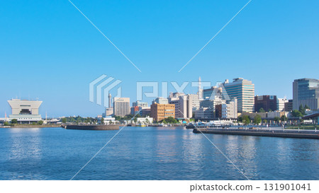 View of Yokohama and Yamashitacho from Red Brick Park (August 2025) 131901041