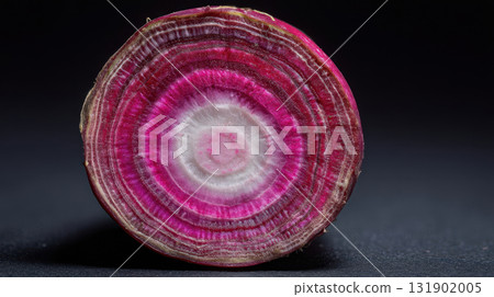 Cross-section of fresh purple radish showing concentric rings, close-up of the vibrant root vegetable 131902005
