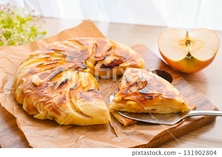 Invisible apples made with rice flour 131902804