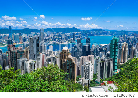 從香港太平山頂看維多利亞港 從香港太平山頂看維多利亞港 131903408