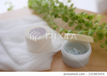 Gauze and ointment 131903454