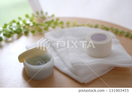 Gauze and ointment 131903455