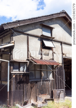 日本廣島縣福山市鞆之浦美麗的古老建築和街景 131903779