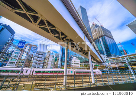 日本東京城市景觀：濱松町站、世界貿易中心大廈新主樓及航廈建造、特快列車等。 131903810
