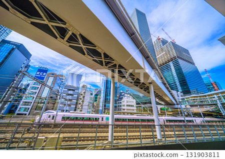 日本東京城市景觀：濱松町站、世界貿易中心大廈新主樓及航廈建造、特快列車等。 131903811
