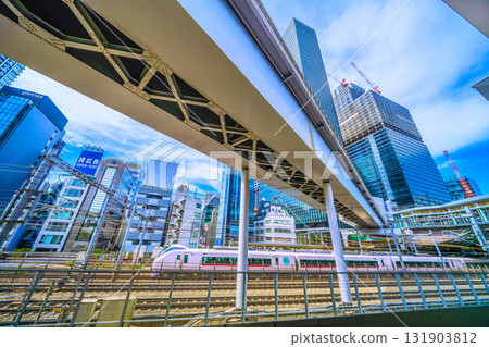 日本東京城市景觀：濱松町站、世界貿易中心大廈新主樓及航廈建造、特快列車等。 131903812