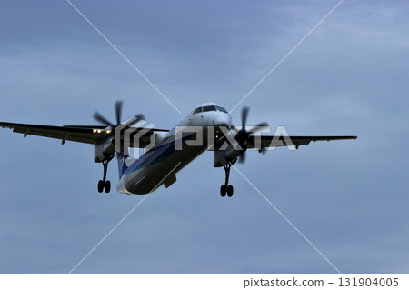 大阪國際機場 ANA 龐巴迪 DHC8-Q400 螺旋槳飛機著陸準備就緒川尻千里 大阪國際機場 ANA 龐巴迪 DHC8-Q400 螺旋槳飛機著陸準備就緒川尻千里 131904005