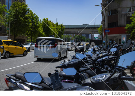 Traffic congestion around Zhongshan District, Taipei City [Taiwan Image] 131904172