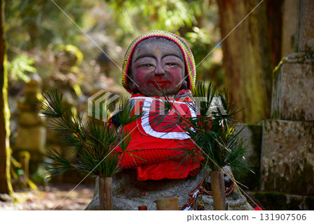高野山奧之院神社參道、地藏菩薩化妝景觀 高野山奧之院神社參道、地藏菩薩化妝景觀 131907506