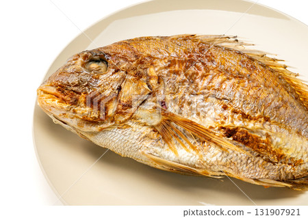 Fragrantly grilled whole sea bream 131907921
