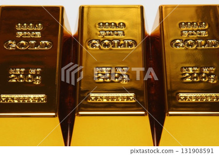 Gold, jewelry, gemstones, buying business 131908591