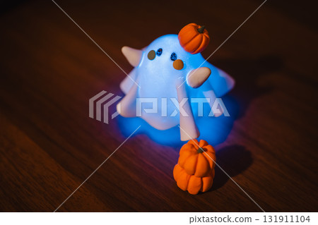 多彩的萬聖節鬼魂和南瓜 131911104