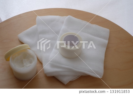 Gauze and ointment Gauze and ointment 131911853