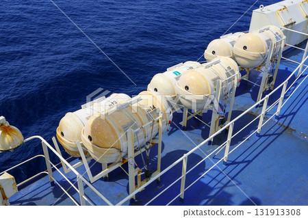 Inflatable life raft (Shin Nihonkai Ferry Akashia) 131913308