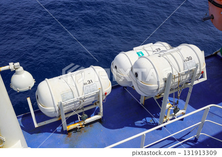 Inflatable life raft (Shin Nihonkai Ferry Akashia) Inflatable life raft (Shin Nihonkai Ferry Akashia) 131913309