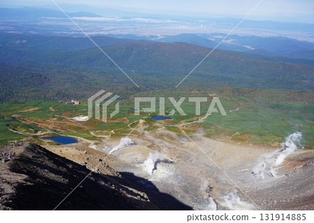 Mount Asahi and volcanic smoke on a clear autumn day 131914885