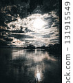 matahari terbenam di atas danau 131915549
