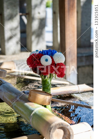 A flower water basin with a striking Myaku Myaku motif A flower water basin with a striking Myaku Myaku motif 131915851