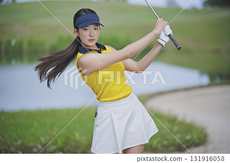 portrait of a young woman hold a basket in the garden 131916058
