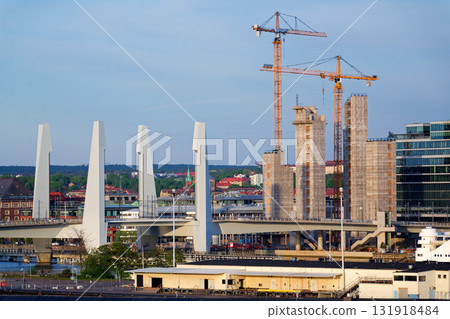 The Hisingen bridge, vertical lifting bridge Hisingsbron connecting river island of Hisingen to the mainland in central Gothenburg, Sweden 131918484