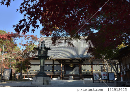 Autumn at Ninna-ji Temple: The Golden Hall and Maple Trees (Ukyo Ward, Kyoto City) 131918625