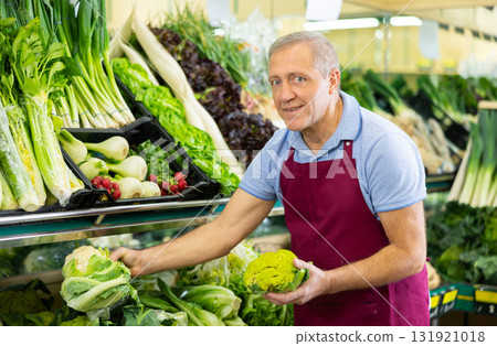 man seller offers to buy cauliflower 131921018