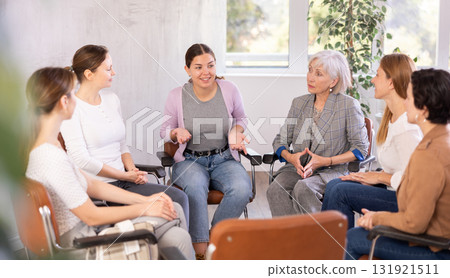 in group lesson, students are animatedly discussing ways to perform practical course work in group lesson, students are animatedly discussing ways to perform practical course work 131921511