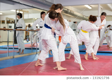 Women pupils train to perform defensive karate installations and attacking combat techniques 131921736