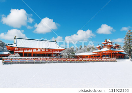平安神宮、大極殿、蒼龍樓、雪景 平安神宮、大極殿、蒼龍樓、雪景 131922393