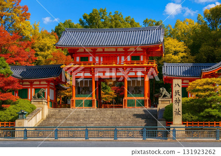 Kyoto Yasaka Shrine West Tower Gate Autumn leaves Kyoto Yasaka Shrine West Tower Gate Autumn leaves 131923262
